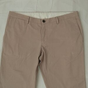 Hugo Boss men's classic Flat Front straight leg Sz 34 regular chino pants